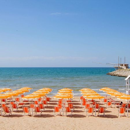 Camping Village Baia Falcone Vieste Exterior foto