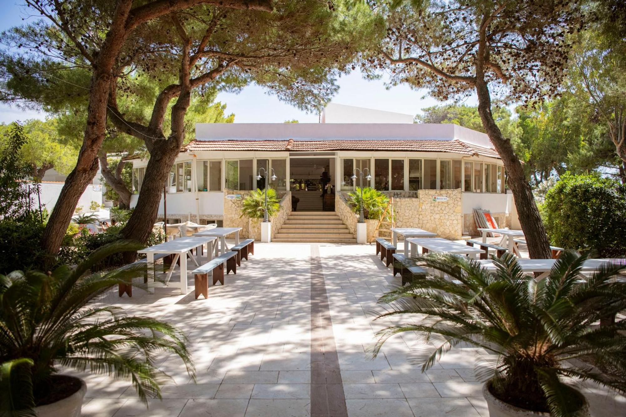 Camping Village Baia Falcone Vieste Exterior foto