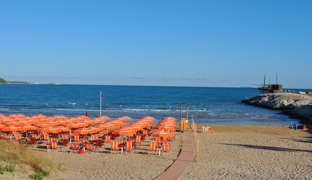 Camping Village Baia Falcone Vieste Exterior foto